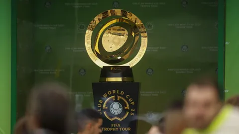 刘少昂1500米短道速滑世锦赛夺铜，加拿大揽获三金佳绩