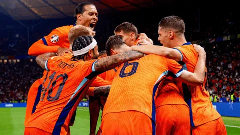 萨拉赫助力利物浦击溃曼城，独揽30球21助攻创纪录领跑英超榜单