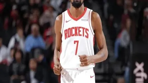 林诗栋新加坡WTT大满贯赛夺冠，中国新星闪耀赛场