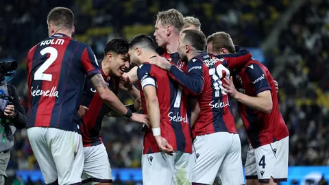 《联赛首战争议再起！李海新关键判罚引争议，长春亚泰队感不公之痛》